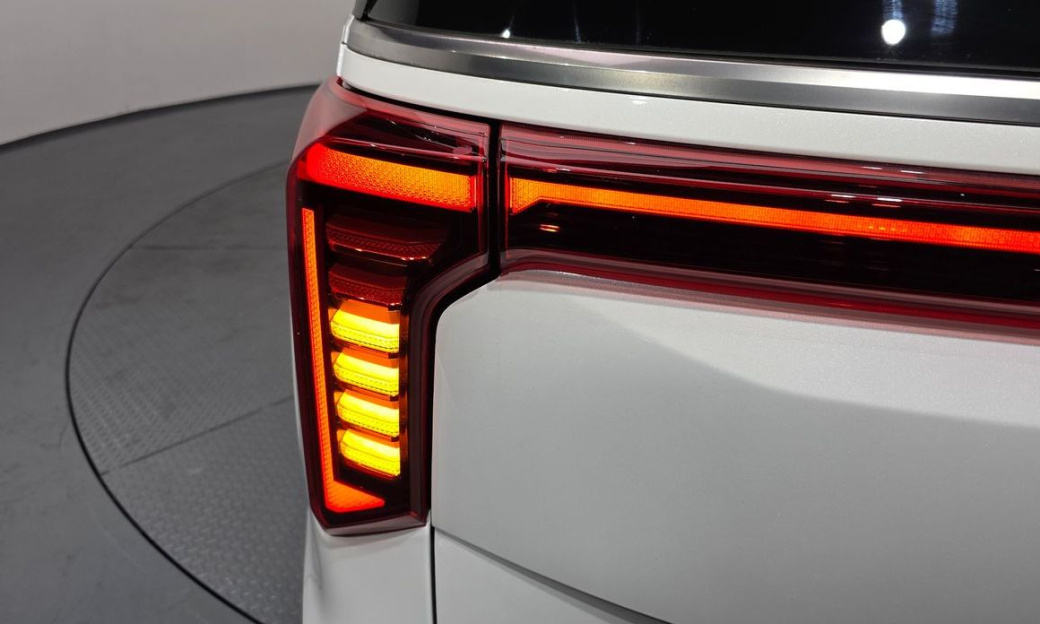 Kia Carnival 9-Seater Hi Limousine, 2024