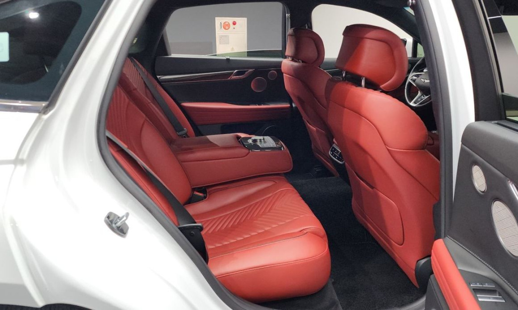 Genesis G80 Gasoline 2.5 Turbo AWD, 2024