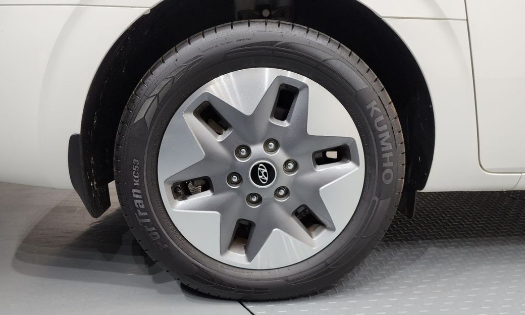 Hyundai Staria 4WD Tourer 9-Seater, 2024
