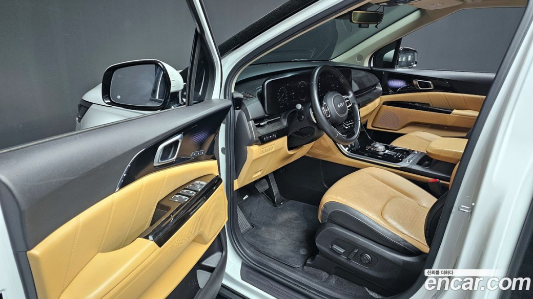 Kia Carnival 7-Seater Signature, 2023