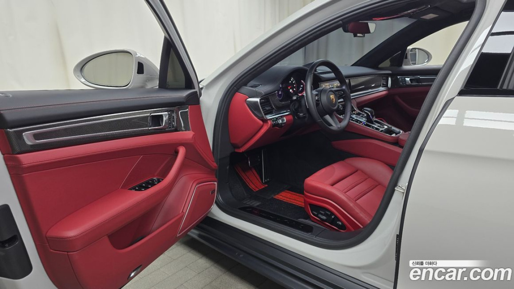 Porsche Panamera 4.0 GTS, 2024