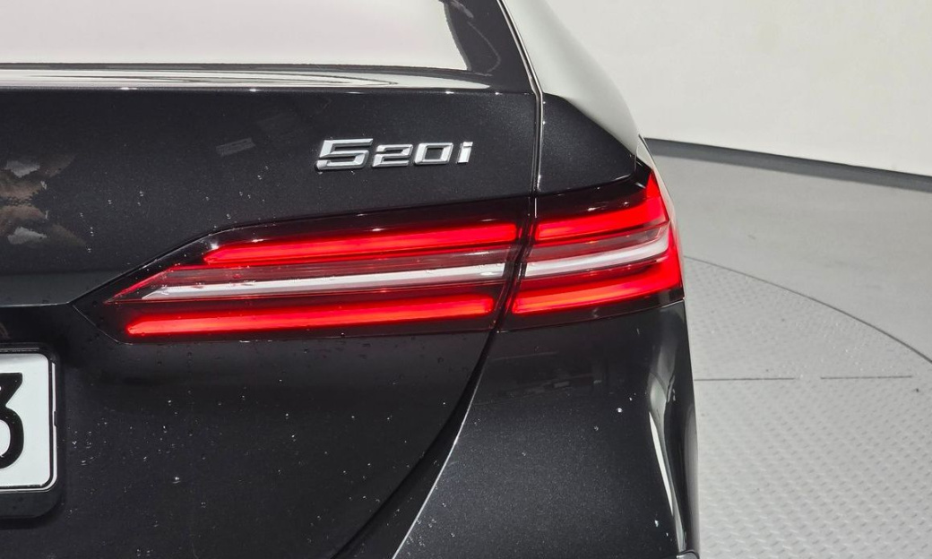 BMW 5-Series 520i, 2024