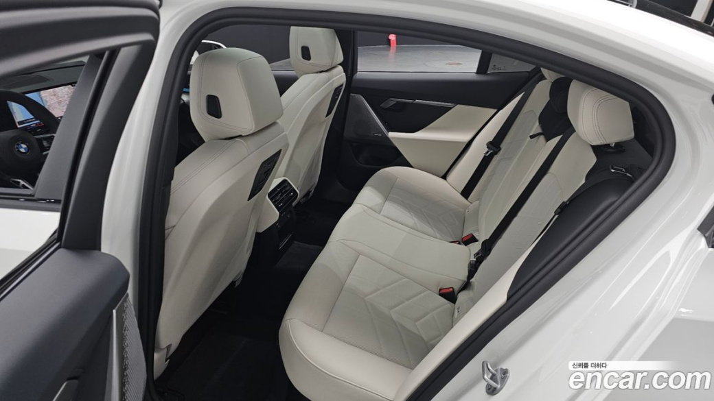 BMW 5-Series 520i M Sport, 2025