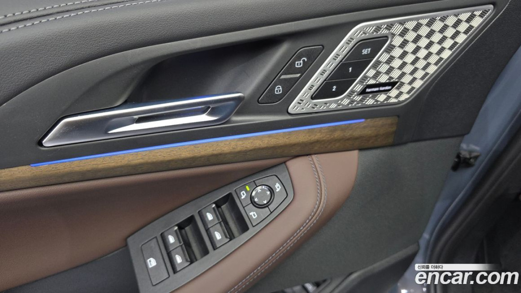 BMW 2-Series 220i Luxury, 2025
