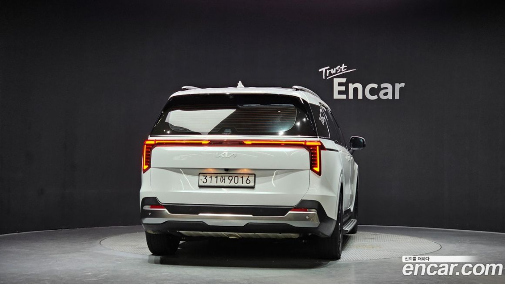Kia Carnival 9-Seater Signature, 2024