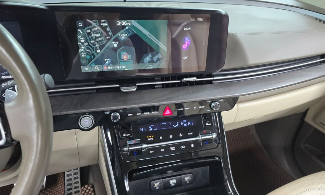 Kia Carnival 9-Seater Signature, 2023