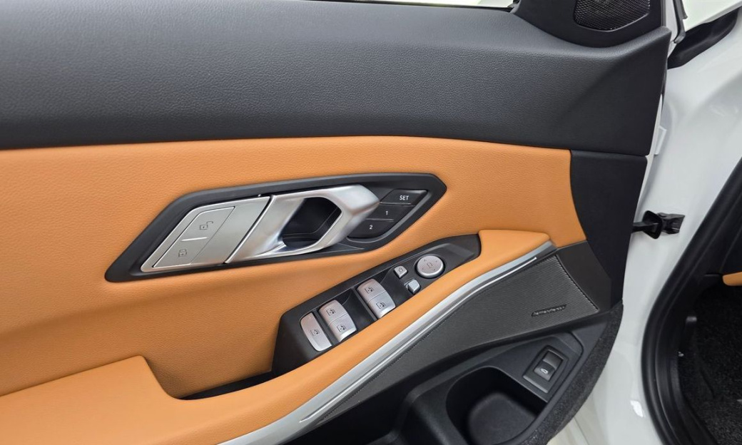 BMW 3-Series 320i M Sport, 2025