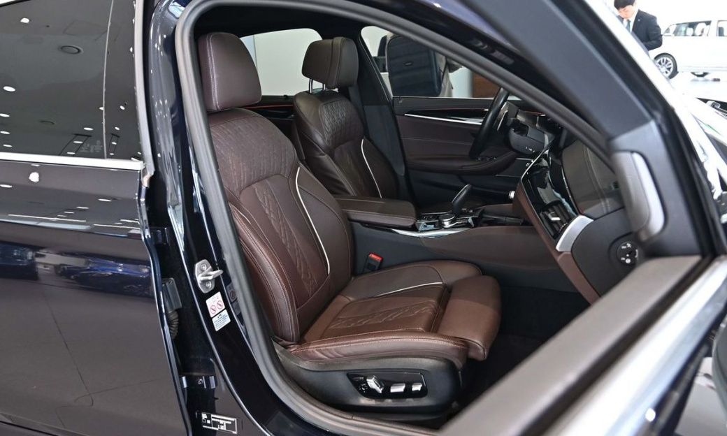 BMW 5-Series 530i xDrive M Sport Package, 2022