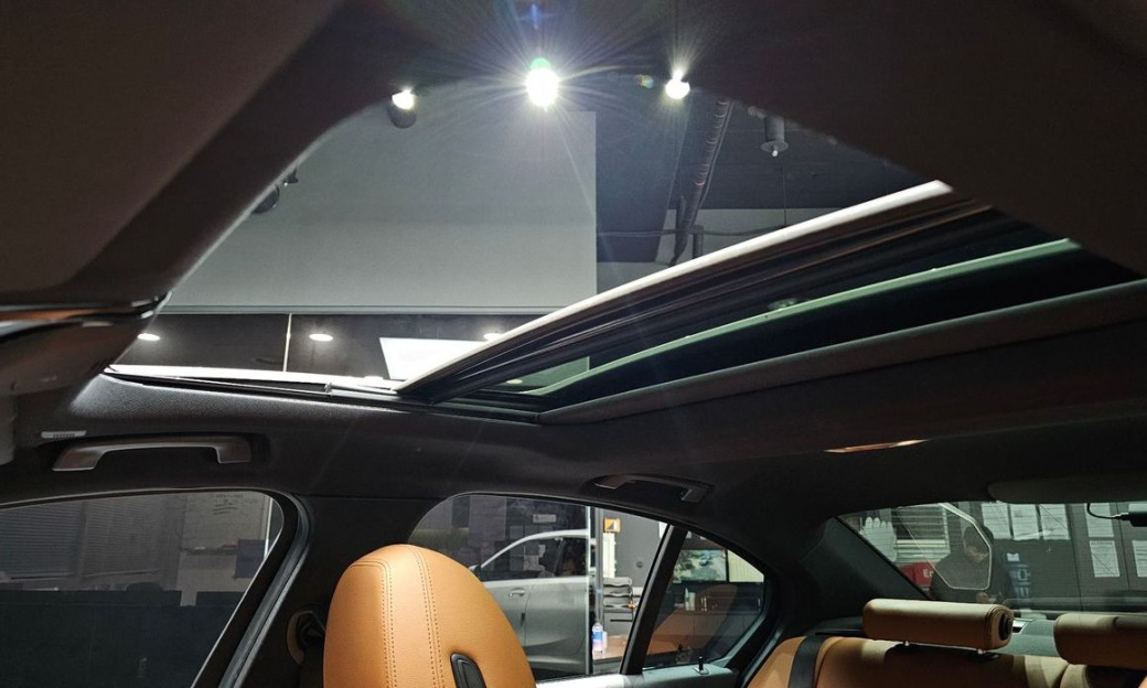 BMW 3-Series 320i M Sport, 2024