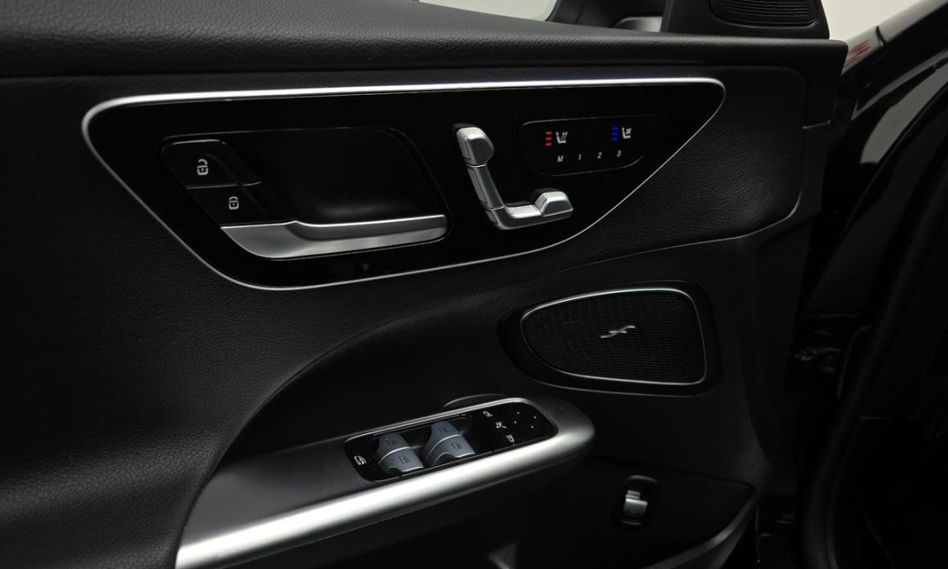 Mercedes-Benz C-Class C300 4MATIC Avantgarde, 2024