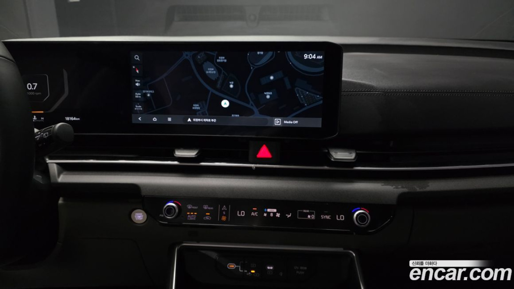 Kia Carnival 9-Seater Prestige, 2025