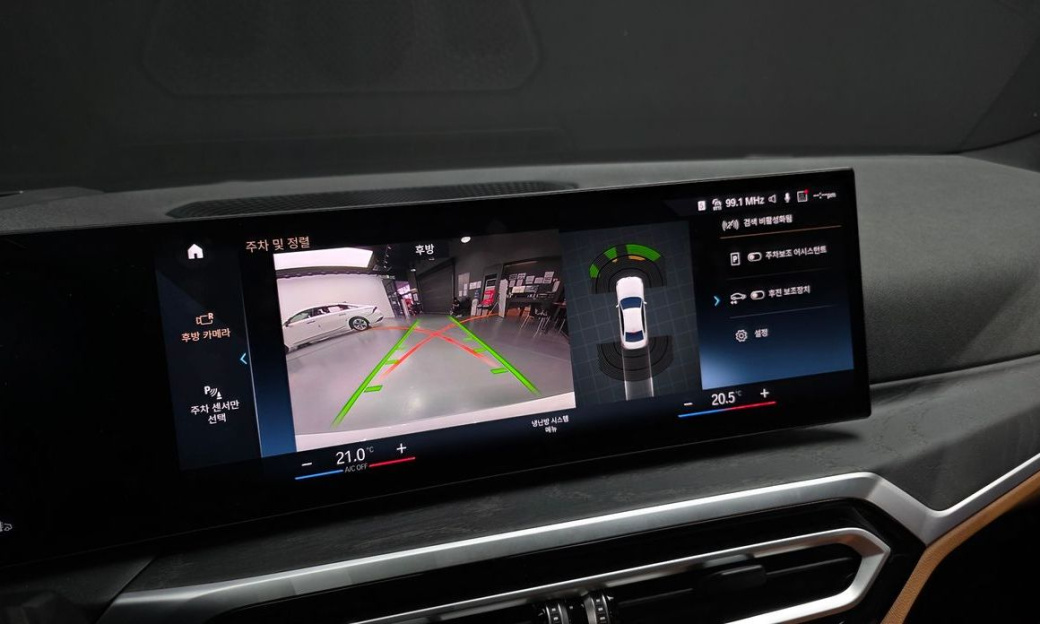 BMW 3-Series 320i, 2024