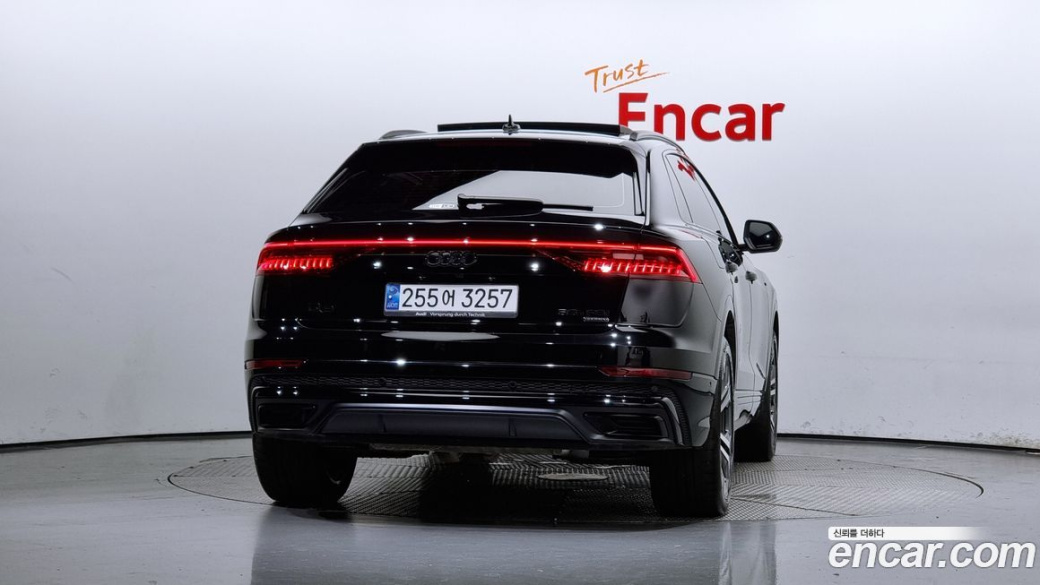 Audi Q8 55 TFSI Quattro Premium, 2023