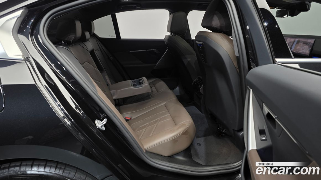 BMW 5-Series 520i, 2024
