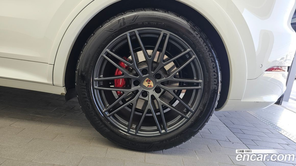 Porsche Cayenne 4.0 GTS Coupe, 2025