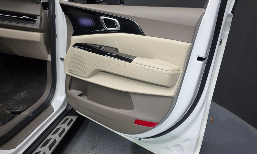Kia Carnival 9-Seater Signature, 2023