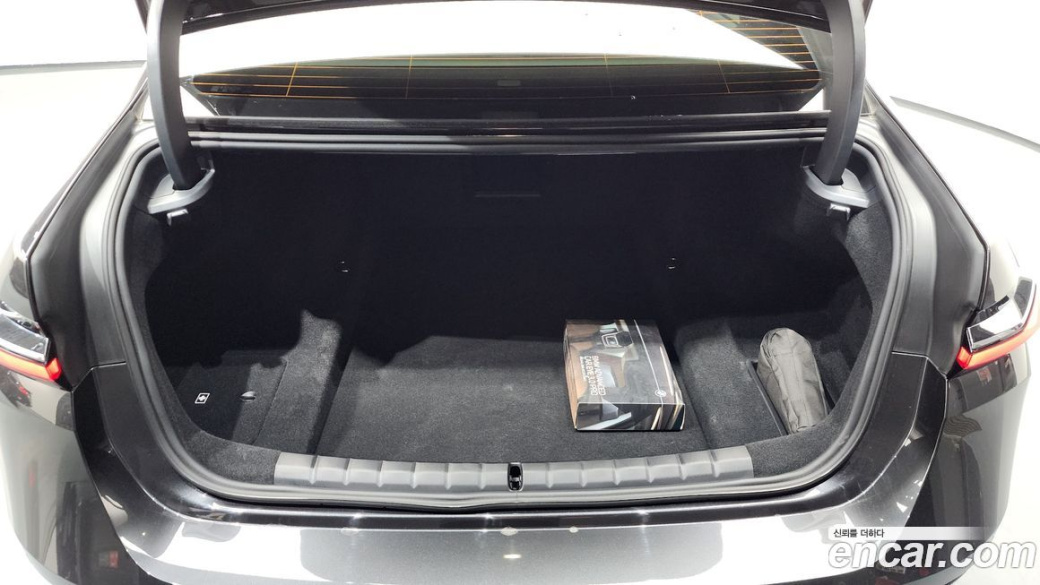 BMW 7-Series 740i sDrive Design Pure Excellence, 2023