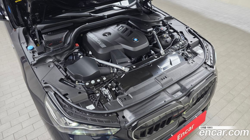 BMW 5-Series 520i M Sport, 2025