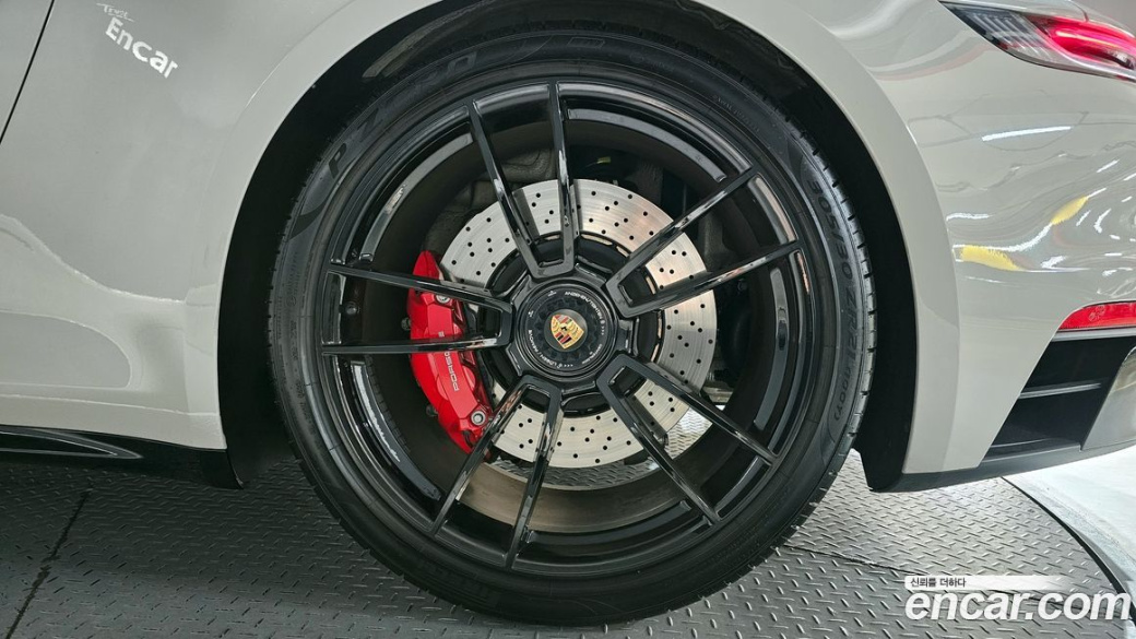 Porsche 911 Carrera 4 GTS Cabriolet, 2023