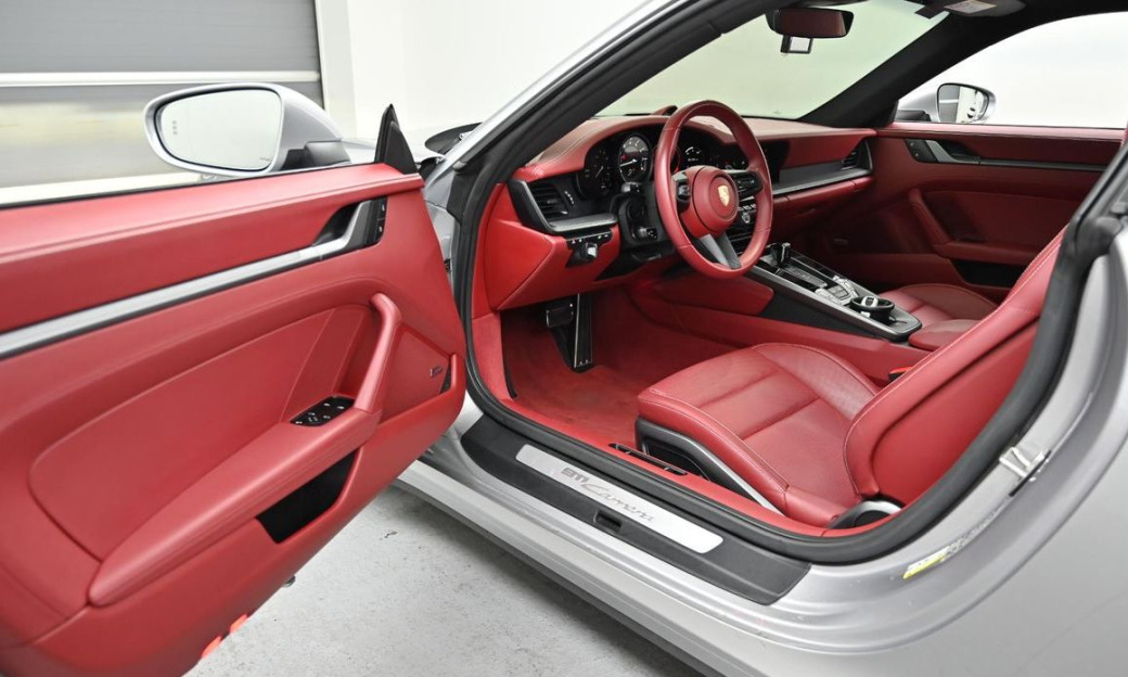 Porsche 911 Carrera, 2024