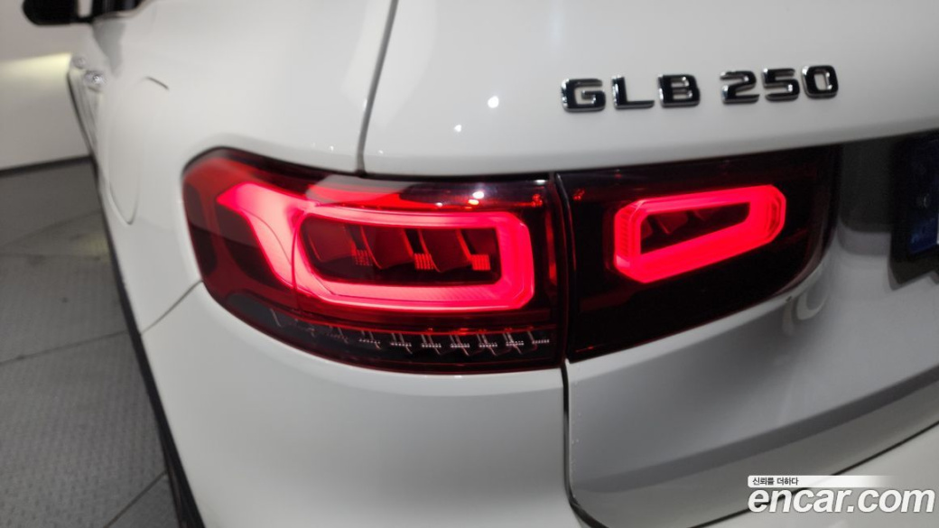 Mercedes-Benz GLB-Class GLB250 4MATIC, 2023