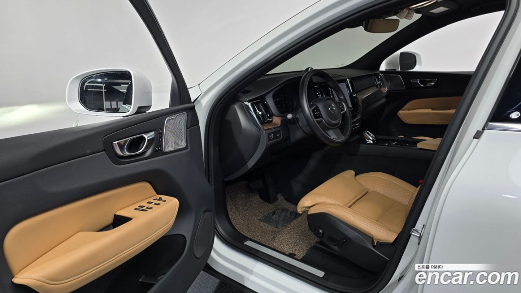Volvo XC60 B5 Inscription, 2022