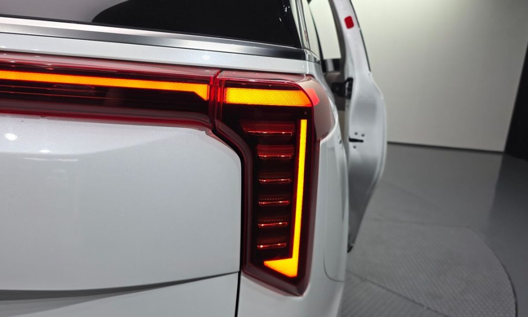 Kia Carnival 9-Seater Signature, 2024