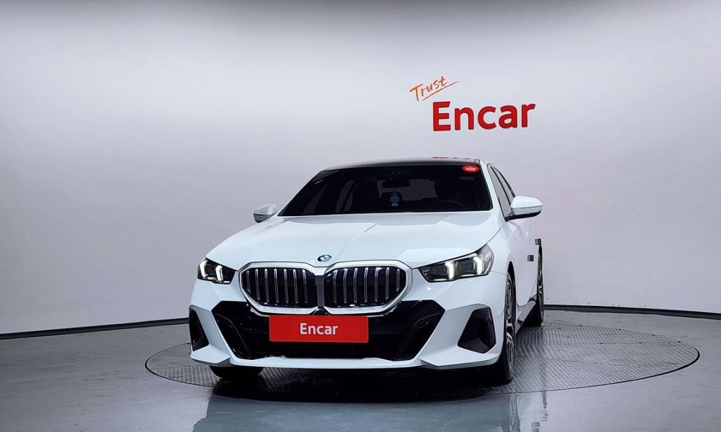 BMW 5-Series 520i M Sport, 2025