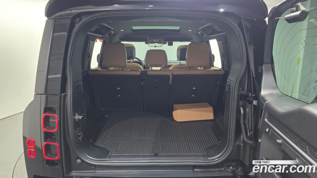 Land Rover Defender 110 P300 X-Dynamic SE, 2025
