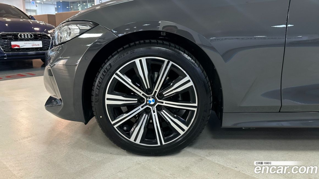 BMW 3-Series 320i, 2025