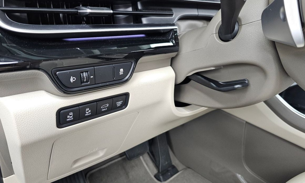 Kia Carnival 9-Seater Signature, 2025