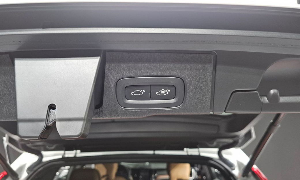 Volvo XC60 B6 Ultra Bright, 2024