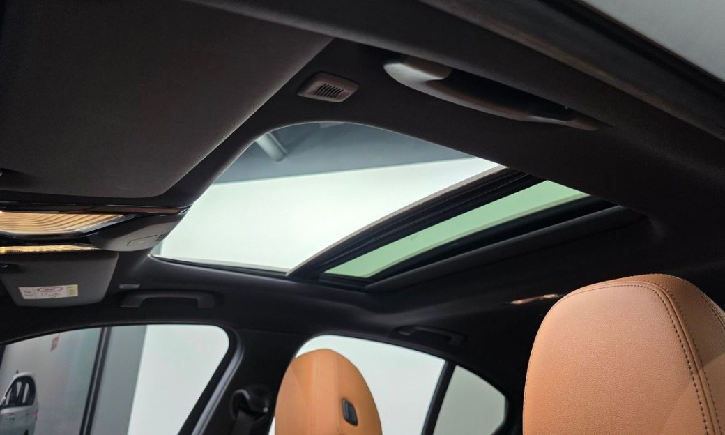 BMW 3-Series 320i, 2024