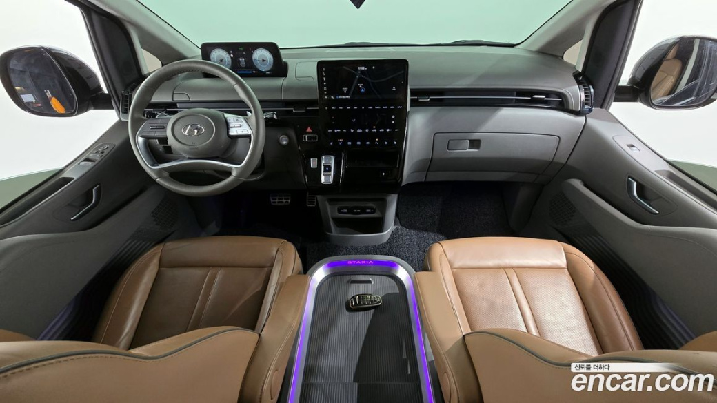 Hyundai Staria 4WD Lounge 9-Seater, 2023