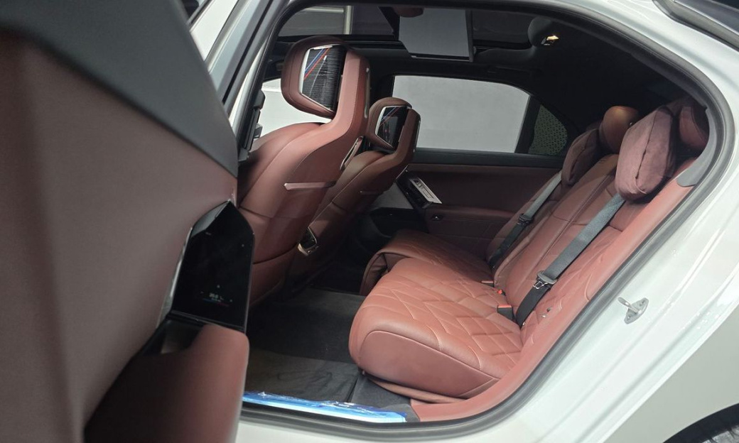 BMW 7-Series 740i xDrive M Sport, 2025