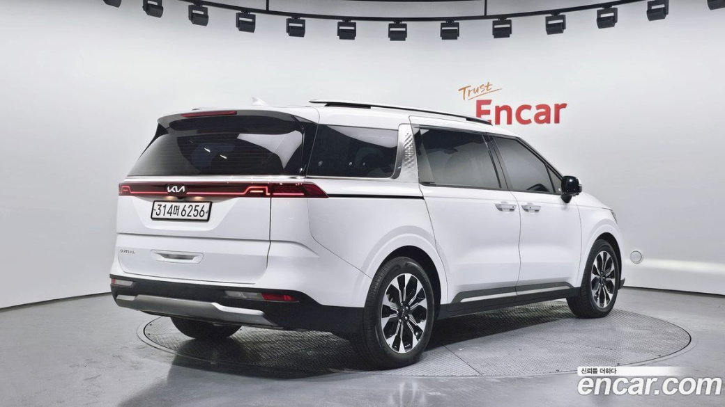 Kia Carnival 9-Seater Signature, 2023