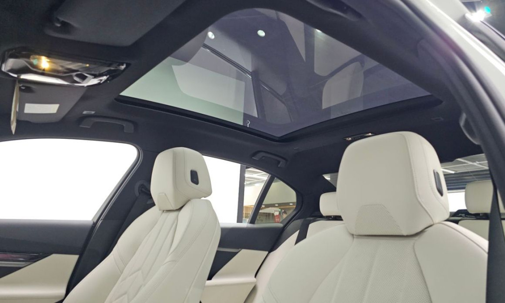 BMW 5-Series 520i M Sport, 2025
