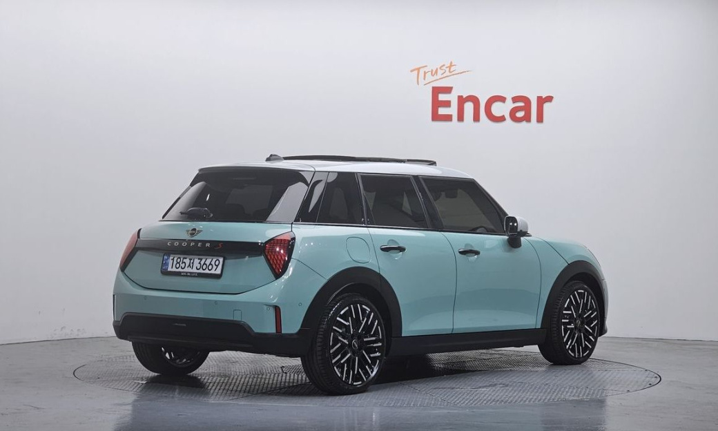 Mini Cooper 5 Door Favoured, 2025