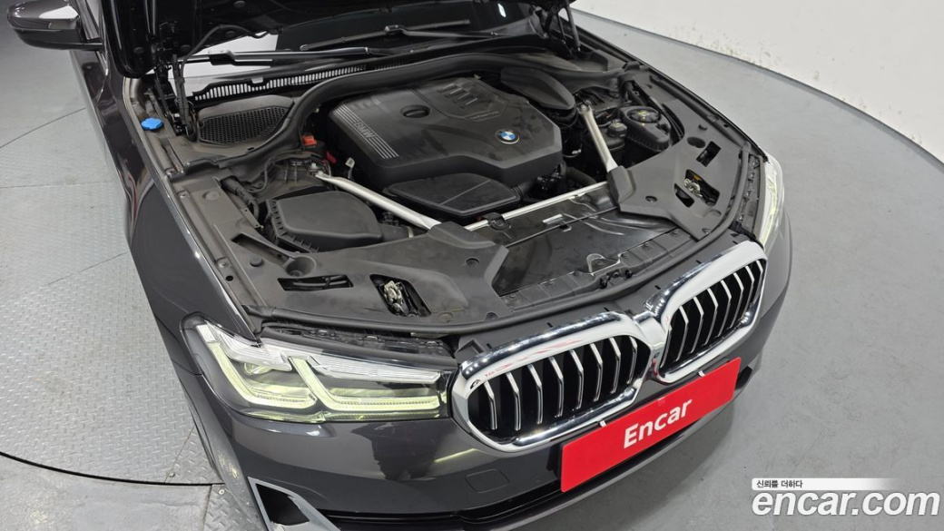 BMW 5-Series 530i xDrive Luxury, 2023