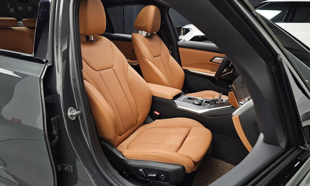 BMW 3-Series 320i M Sport, 2025