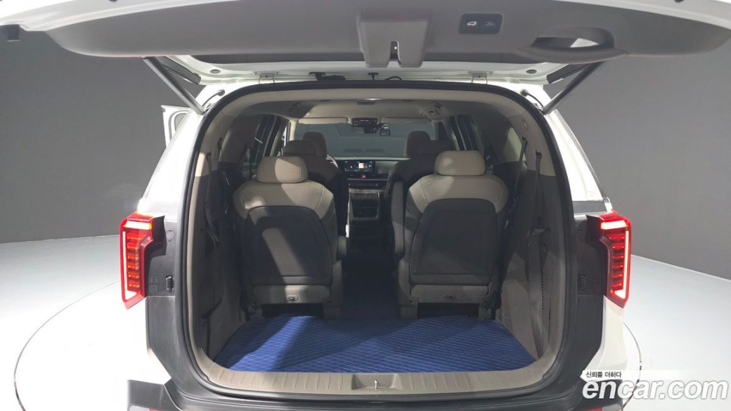 Kia Carnival 9-Seater Signature, 2024