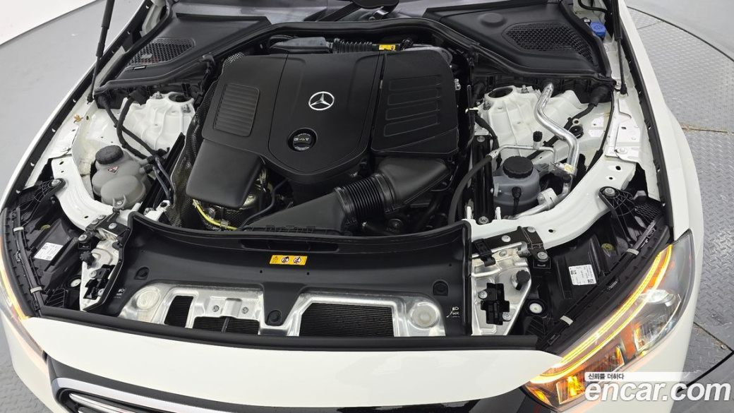 Mercedes-Benz E-Class E300 4MATIC Exclusive, 2024
