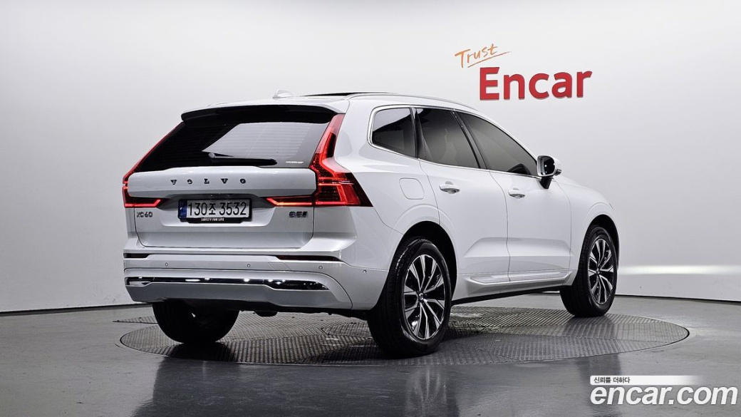 Volvo XC60 B5 Ultimate Bright, 2024