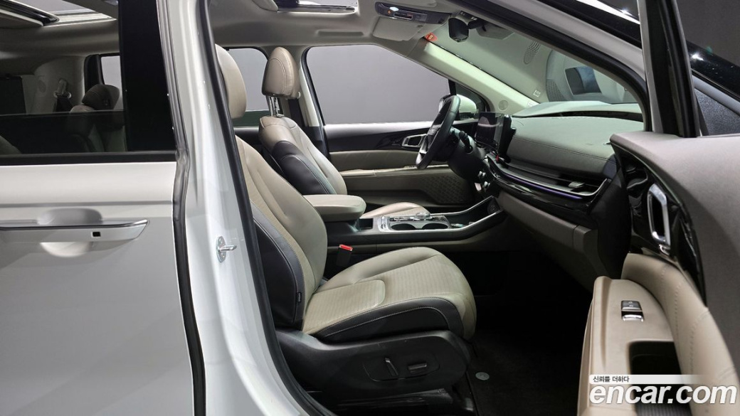 Kia Carnival 9-Seater Signature, 2025