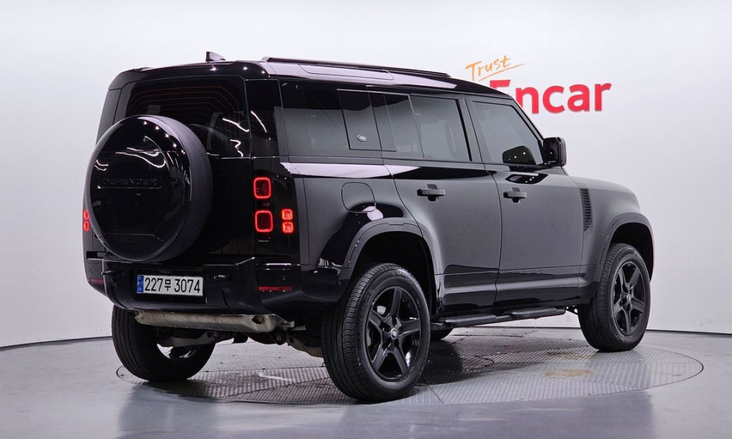 Land Rover Defender 110 P300 X-Dynamic SE, 2024