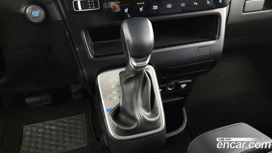 Hyundai Staria Tourer 9-Seater, 2025