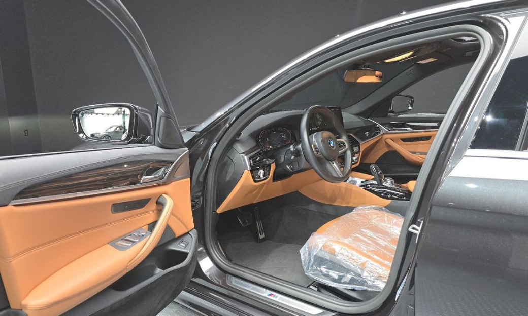 BMW 5-Series 520i M Sport, 2022