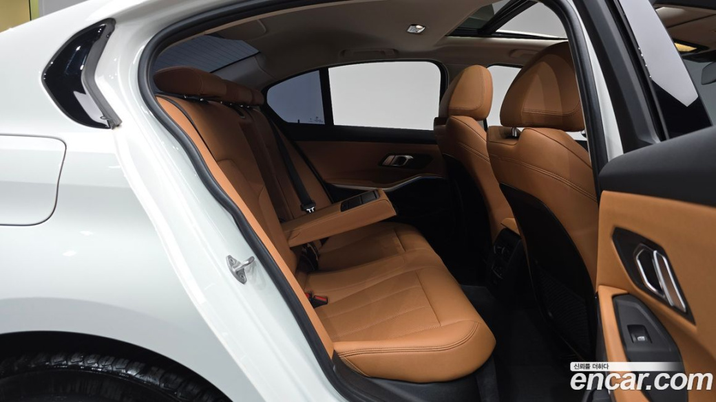BMW 3-Series 320i, 2023