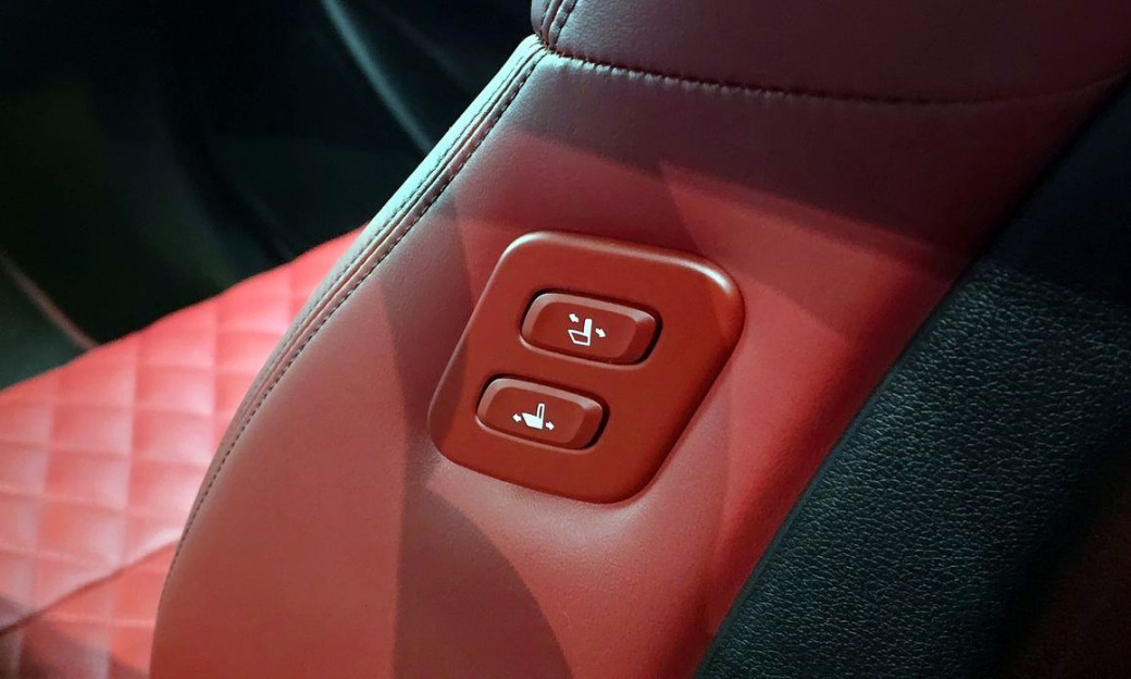 Genesis G70 Gasoline 2.5T 4WD, 2025