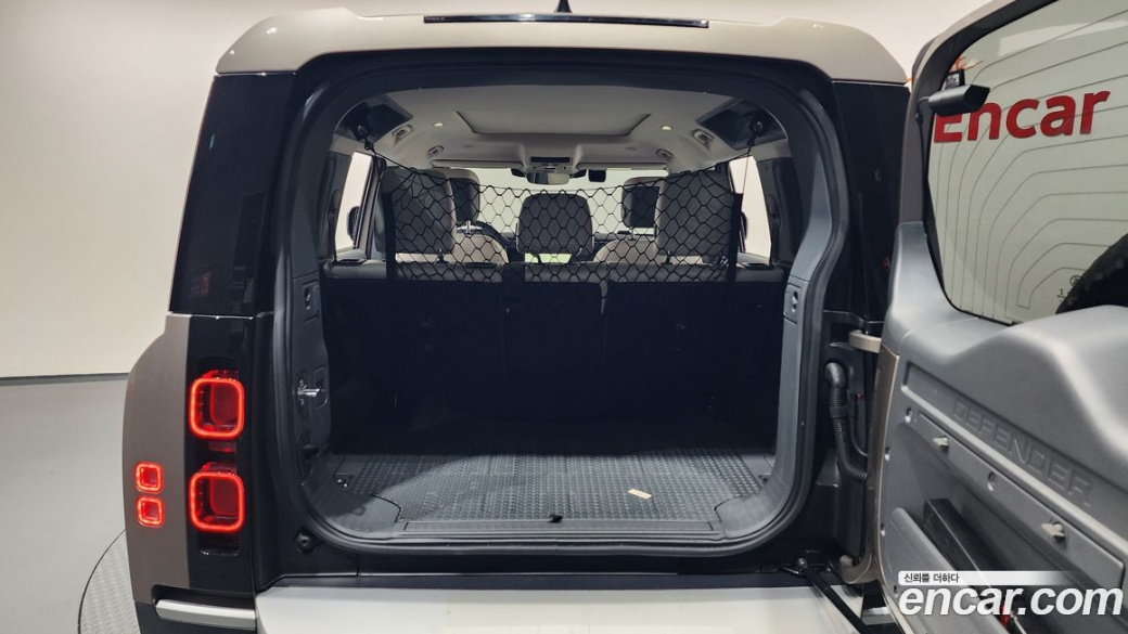 Land Rover Defender 110 D300 HSE, 2023